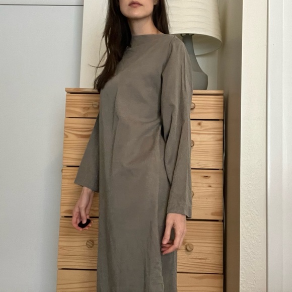 BLACK CRANE • folded neck dress - Picture 2 of 16